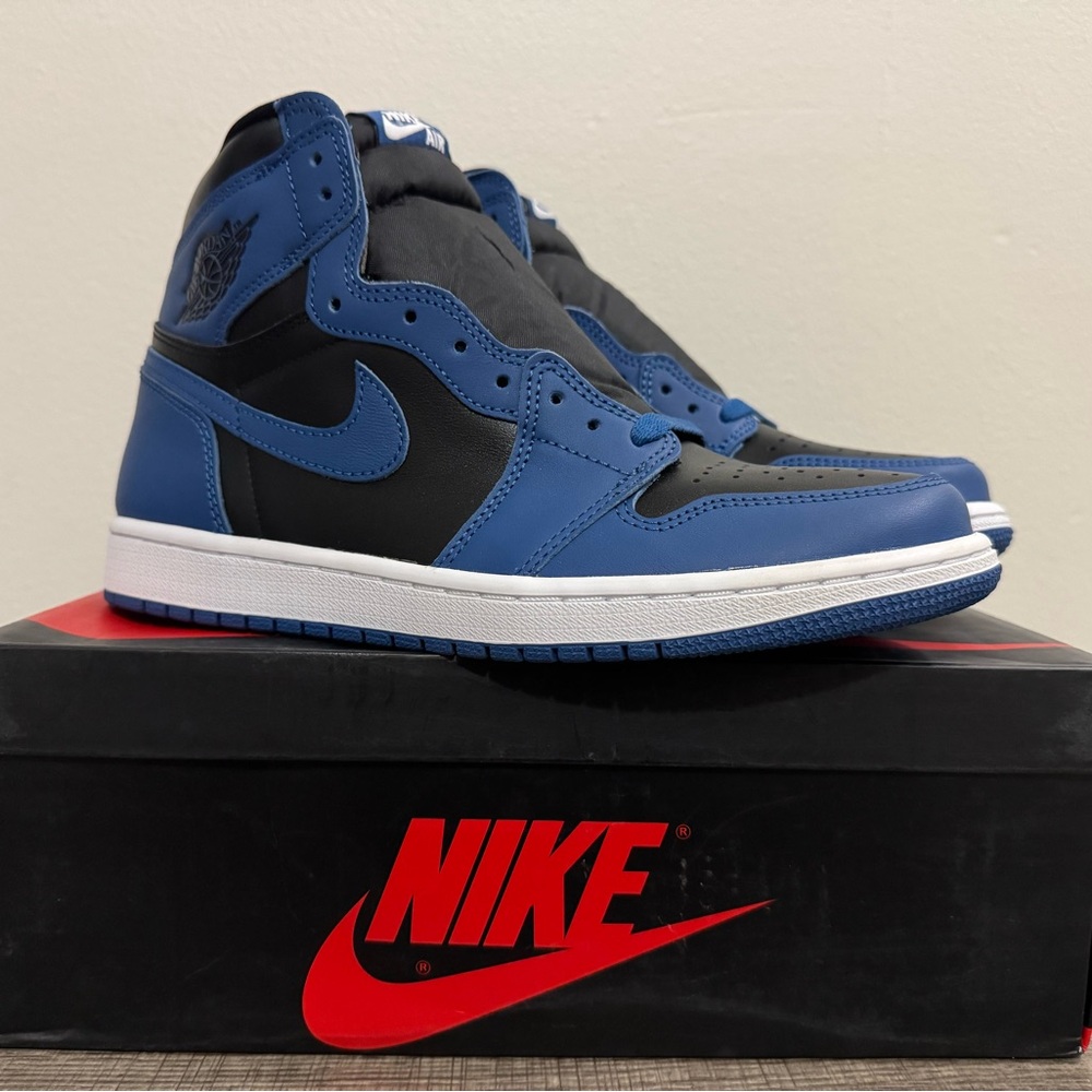 Air Jordan 1 Retro High OG Dark Marina Men’s Size 9